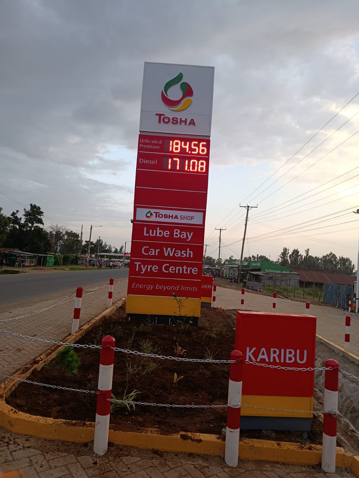 Petrol station fuel led diplays and petrol station pylon sign Kenya. — photo 2